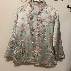 Vintage chinese silk embroidered jacket lined Size M Preowned.